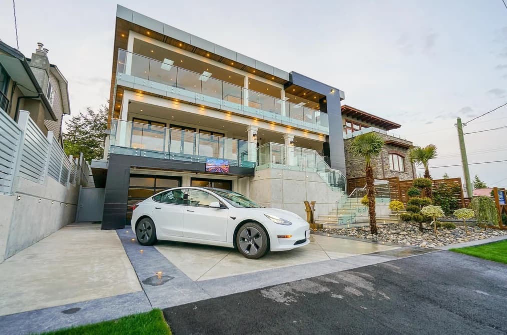 15729 CLIFF AVENUE, White Rock, BC — Residential for Sale - Main Photo