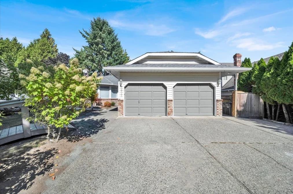 15747 92A AVENUE, Surrey, BC — Residential for Sale - Photo 2