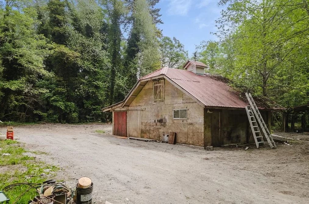 1575 BURTON ROAD, Gibsons, BC — Residential for Sale - Photo 2
