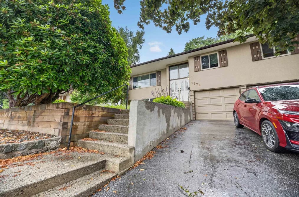 1576 PITT RIVER ROAD, Port Coquitlam, BC — Residential for Sale - Photo 2