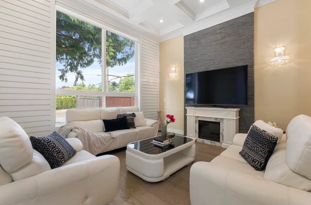 1580 CHESTNUT STREET, Surrey, BC — Residential for Sale - Photo 2