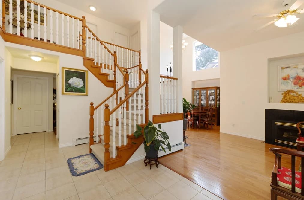 15898 99A AVENUE, Surrey, BC — Residential for Sale - Photo 2
