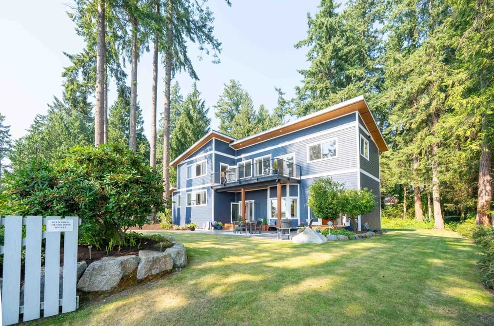 1590 OCEAN BEACH ESPLANADE, Gibsons, BC — Residential for Sale - Main Photo