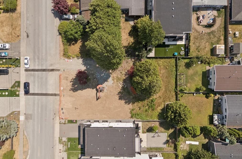 15918 RUSSELL AVENUE, White Rock, BC — Land for Sale - Photo 2