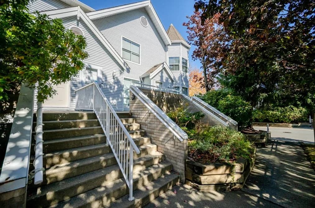 16 13713 72A AVENUE, Surrey, BC — Residential for Sale - Photo 2