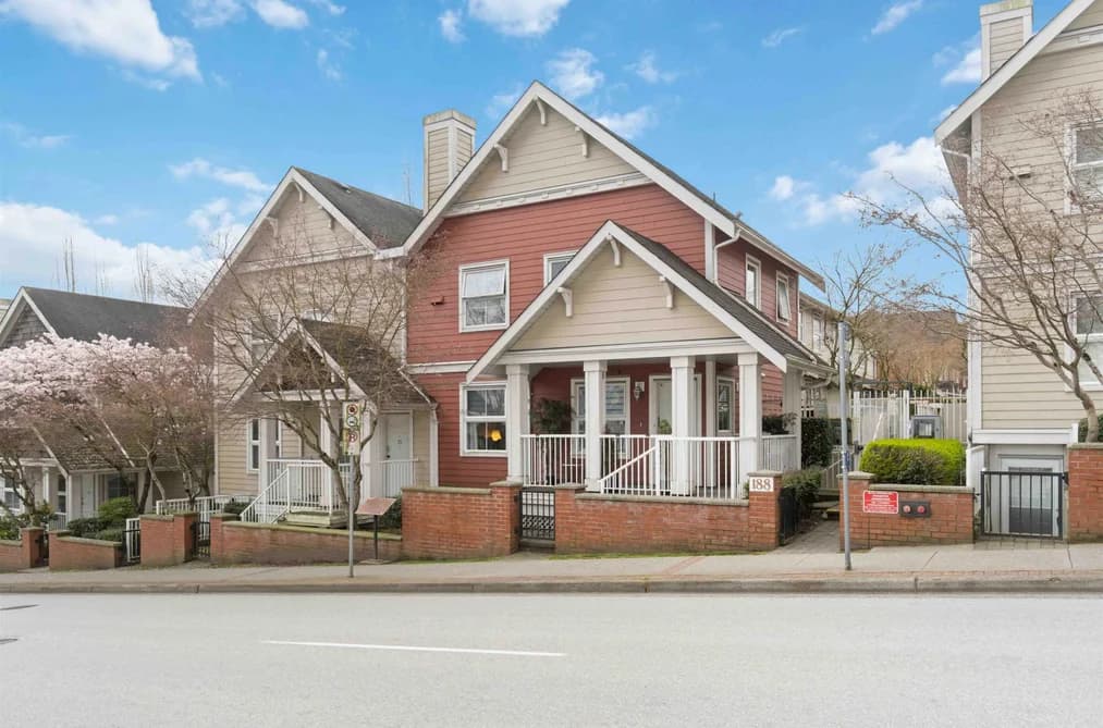 16 188 SIXTH ST STREET, New Westminster, BC — Residential for Sale - Main Photo