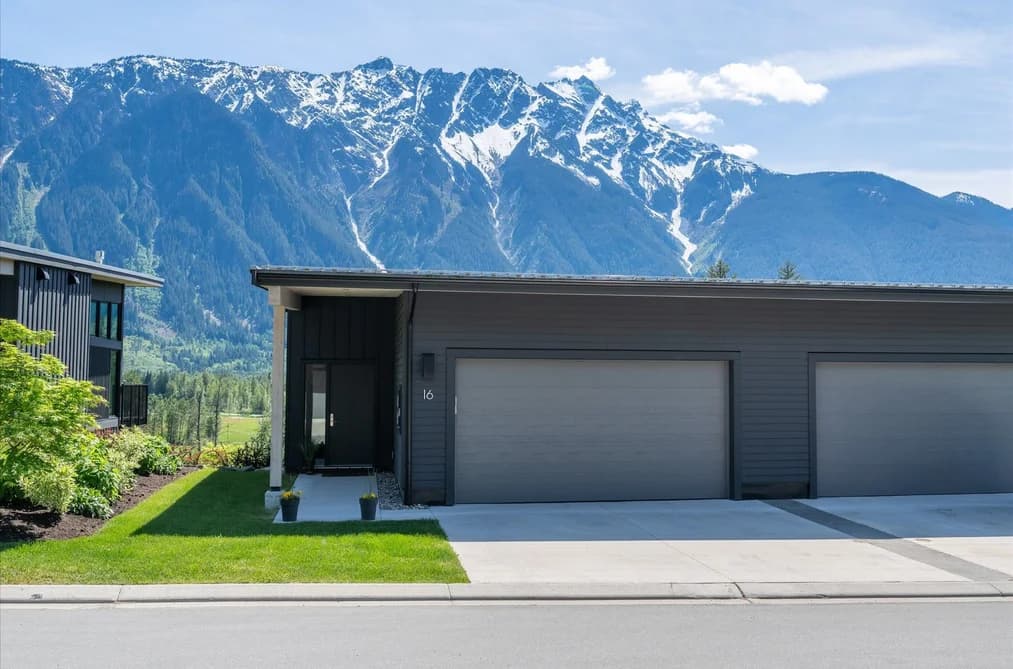 16 4000 SUNSTONE WAY, Pemberton, BC — Residential for Sale - Main Photo