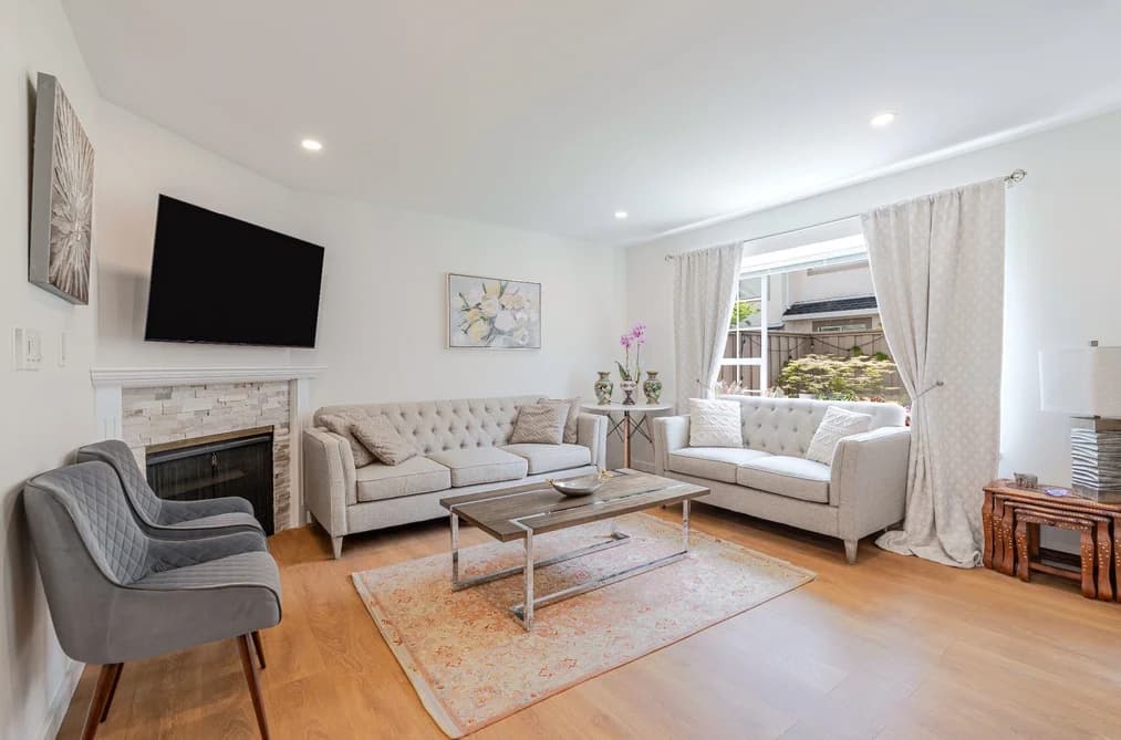 16 901 W 17TH STREET, North Vancouver, BC — Residential for Sale - Main Photo