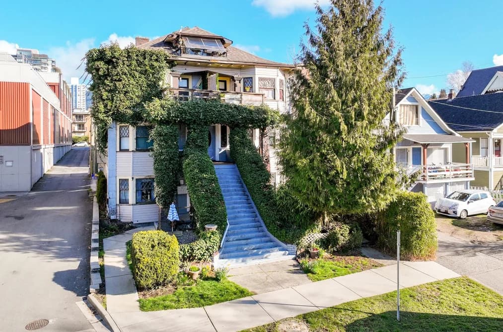 160 E 10TH STREET, North Vancouver, BC — Land for Sale - Main Photo