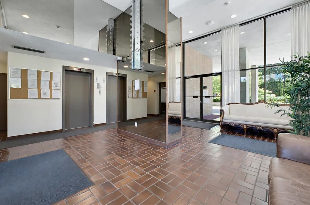 1602 3755 BARTLETT COURT, Burnaby, BC — Residential for Sale - Photo 2