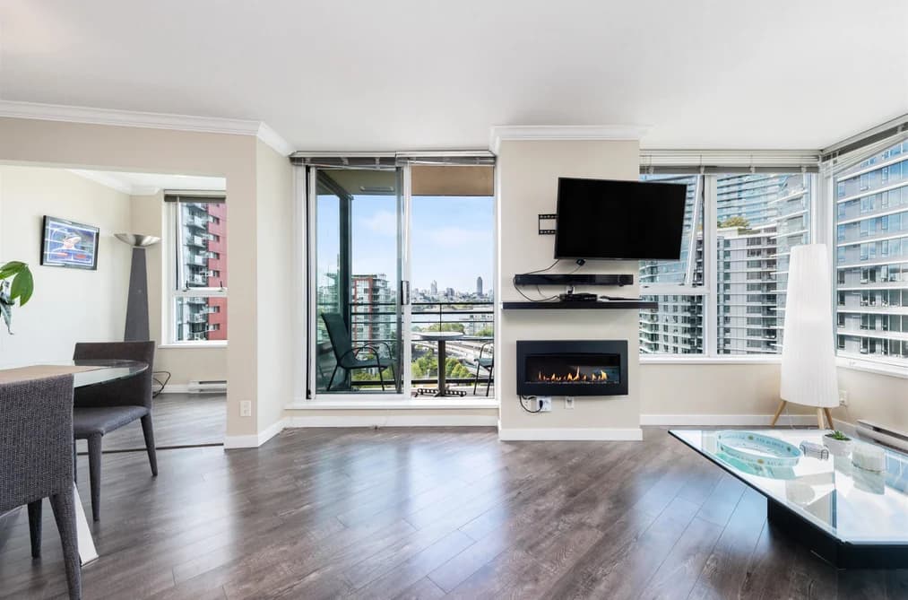 1606 33 SMITHE STREET, Vancouver, BC — Residential for Sale - Photo 2
