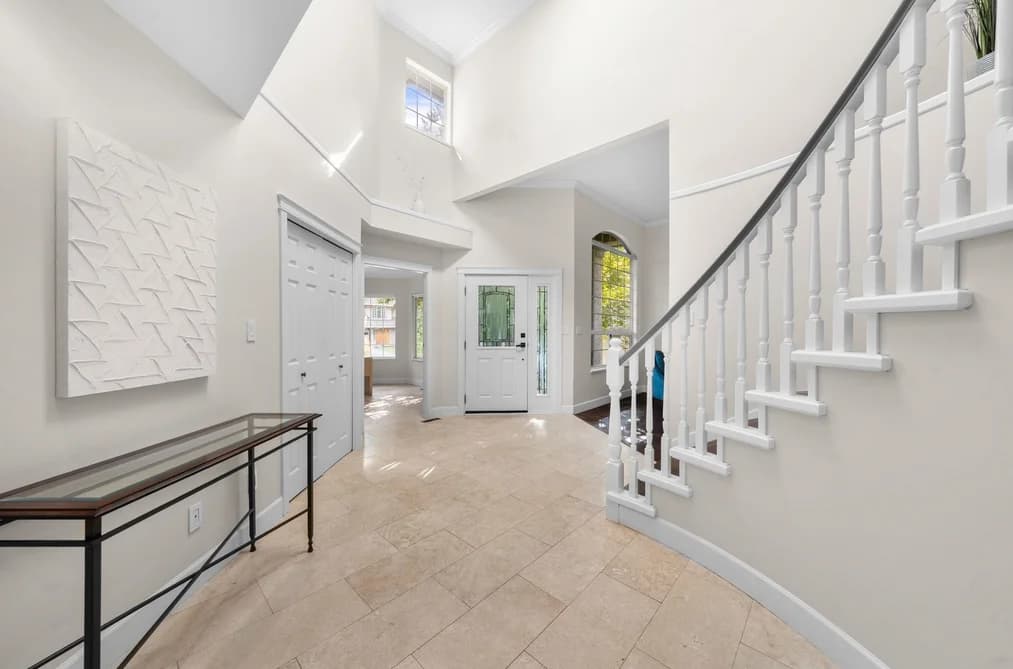1617 EMERSON COURT, North Vancouver, BC — Residential for Sale - Photo 2