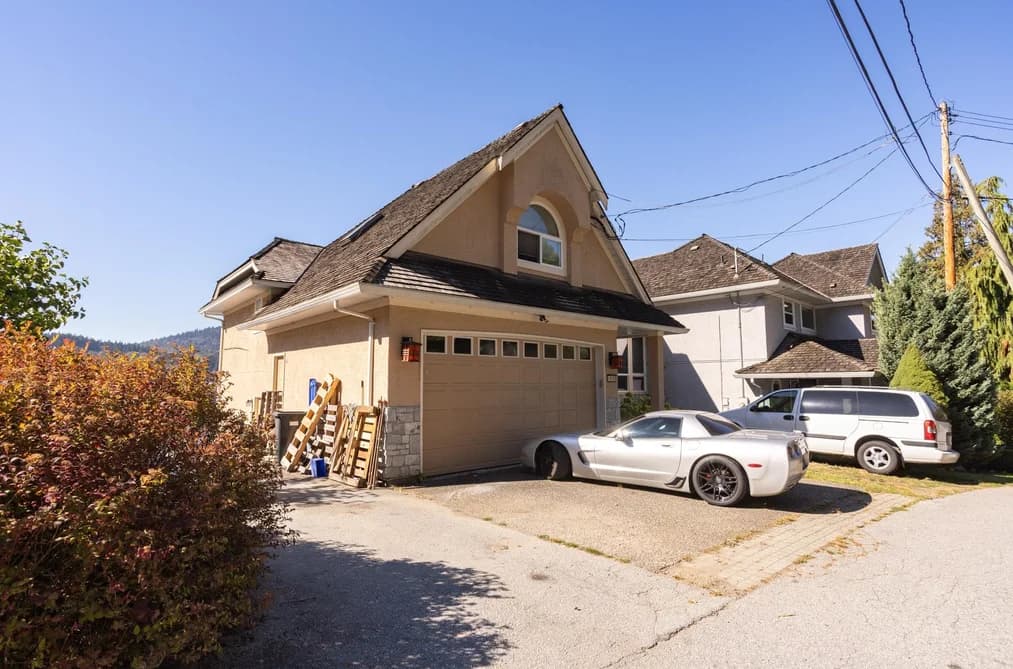1678 BEACH AVENUE, Port Moody, BC — Residential for Sale - Photo 2
