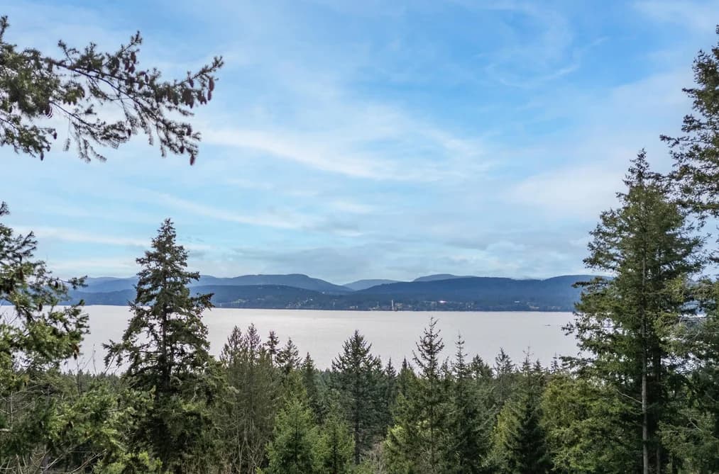 1690 COTTAGE WAY, Galiano Island, BC — Residential for Sale - Main Photo
