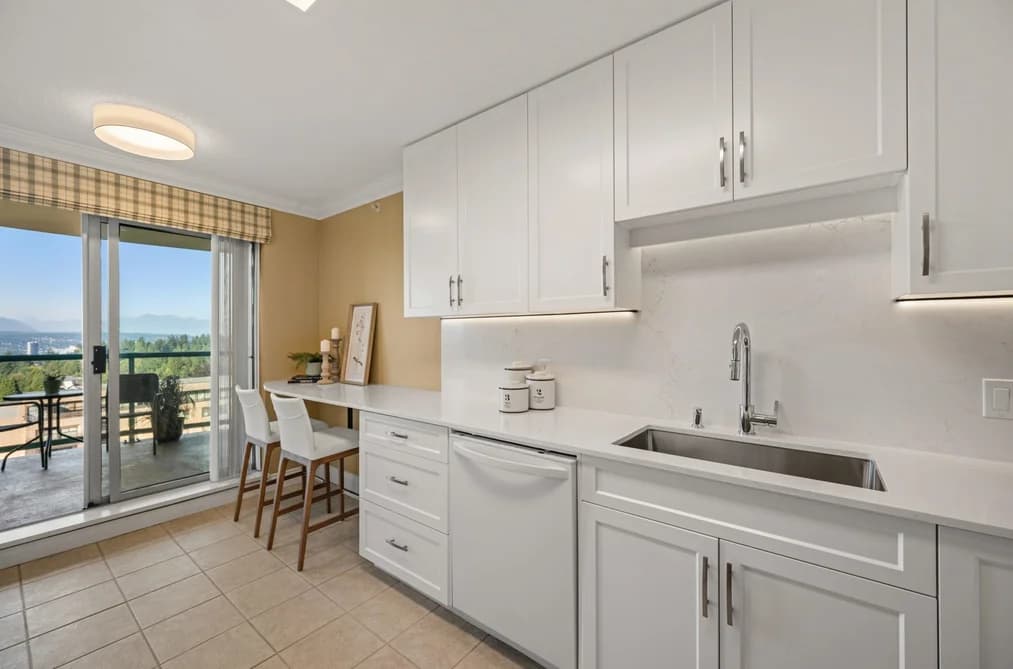 1704 612 SIXTH STREET, New Westminster, BC — Residential for Sale - Photo 2