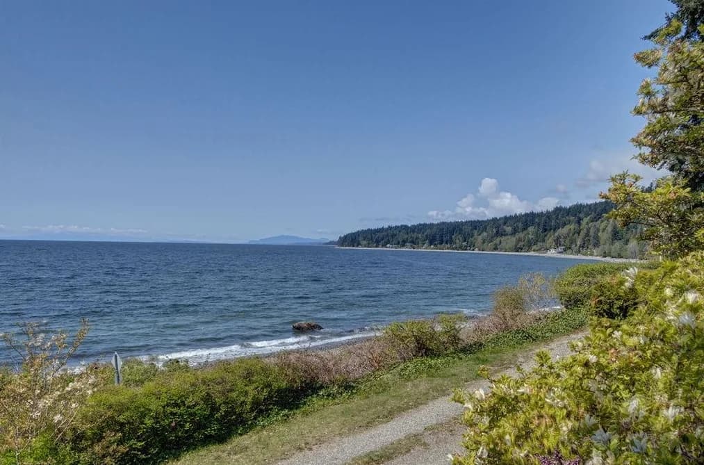 1708 OCEAN BEACH ESPLANADE, Gibsons, BC — Residential for Sale - Main Photo