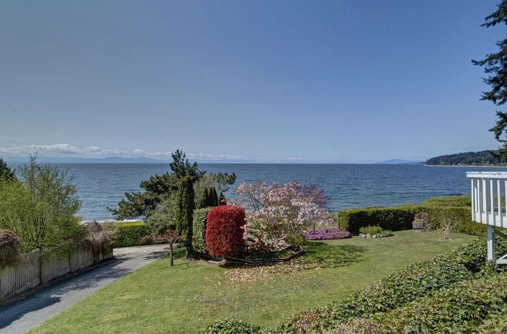 1708 OCEAN BEACH ESPLANADE, Gibsons, BC — Residential for Sale - Photo 2