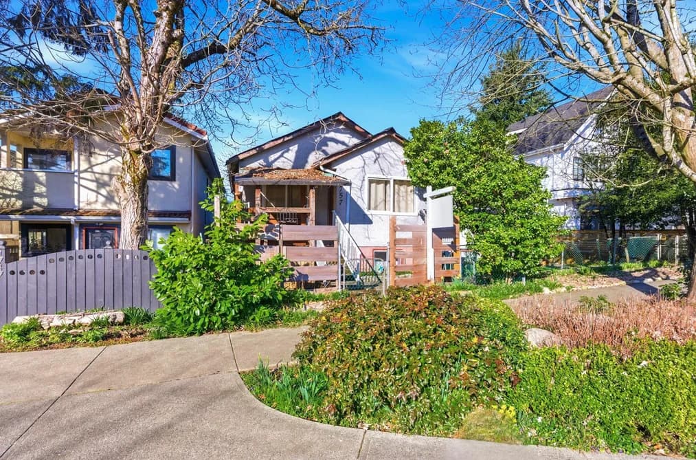1757 E 8TH AVENUE, Vancouver, BC — Residential for Sale - Photo 2