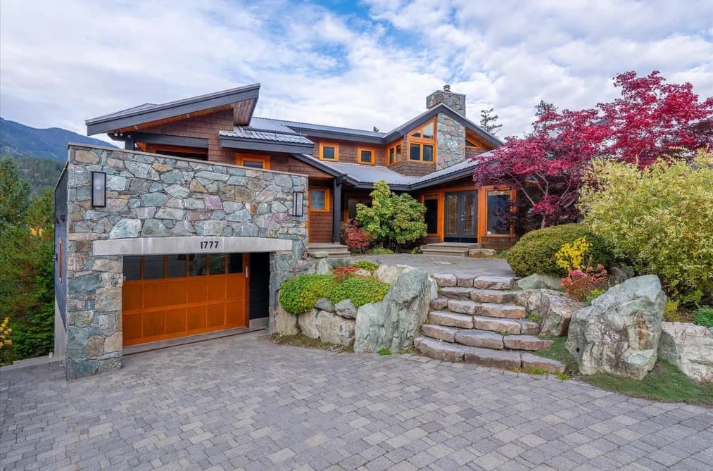 1777 PINEWOOD DRIVE, Pemberton, BC — Residential for Sale - Main Photo
