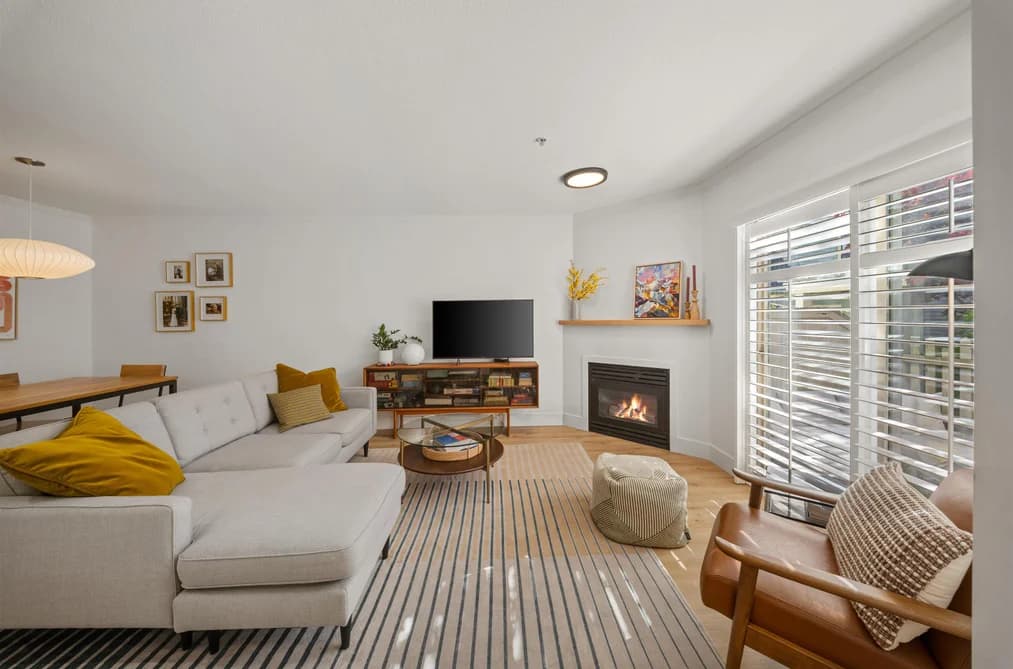 18 222 E 5TH STREET, North Vancouver, BC — Residential for Sale - Photo 2