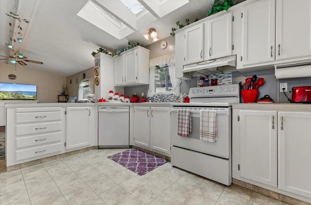 18 46484 CHILLIWACK LAKE ROAD, Chilliwack, BC — Residential for Sale - Photo 2
