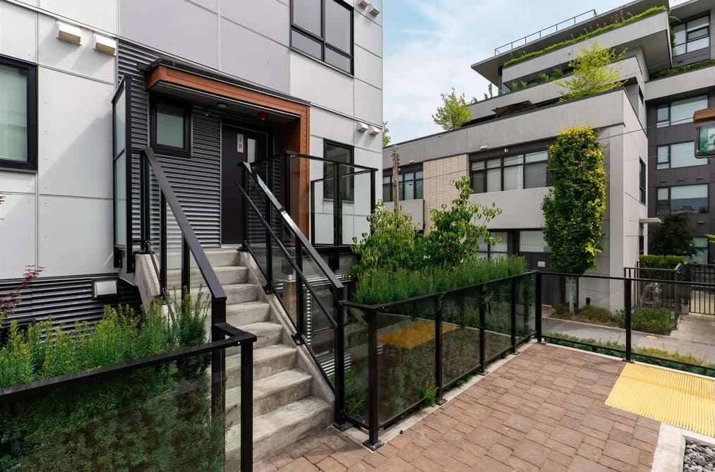 18 520 W 28TH AVENUE, Vancouver, BC — Residential for Sale - Photo 2