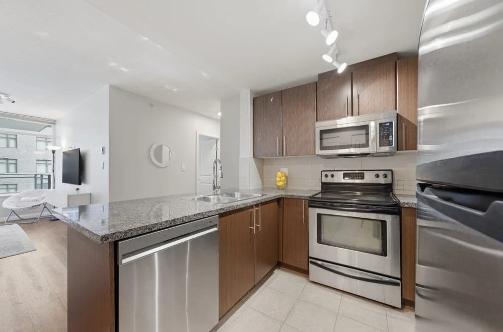 1803 898 CARNARVON STREET, New Westminster, BC — Residential for Sale - Photo 2