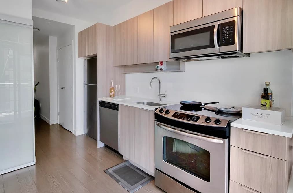 1805 13308 CENTRAL AVENUE, Surrey, BC — Residential for Sale - Photo 2