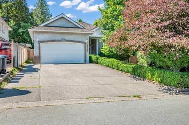 House for sale at 18136 Claytonwood Crescent Surrey British Columbia - MLS: R3152517