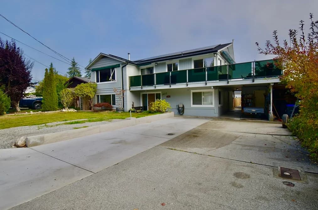 1822 HALL ROAD, Sechelt, BC — Residential for Sale - Photo 2