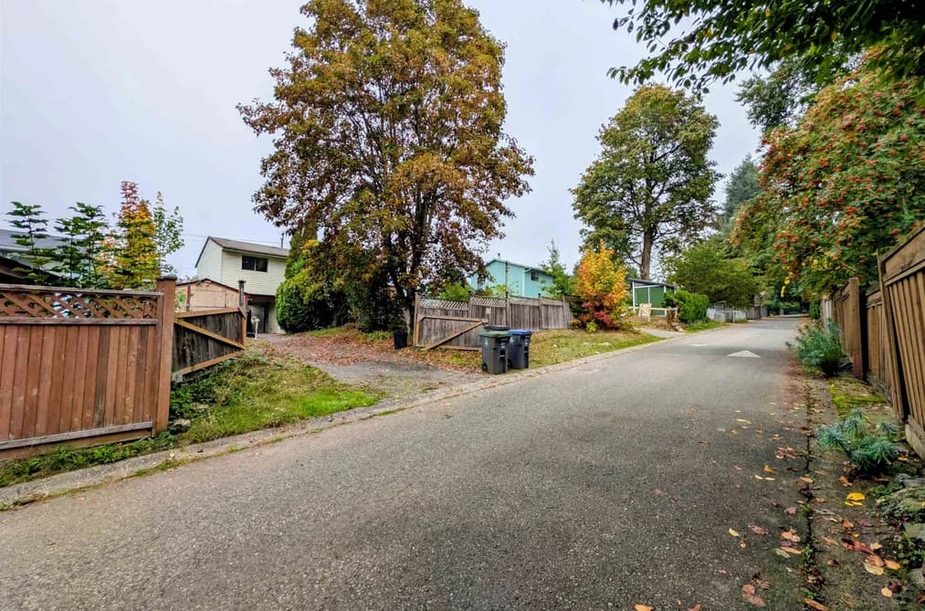 18256 64 AVENUE, Surrey, BC — Residential for Sale - Photo 2
