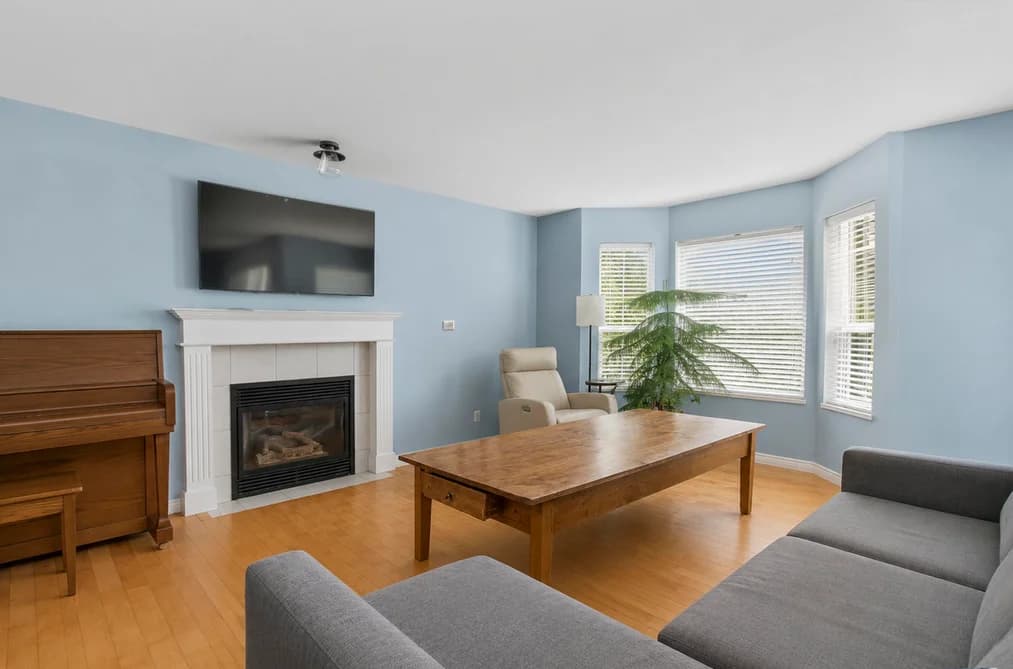 1827 MAMQUAM ROAD, Squamish, BC — Residential for Sale - Photo 2