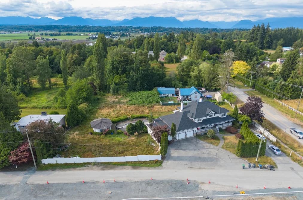 18377 74 AVENUE, Surrey, BC — Residential for Sale - Photo 2