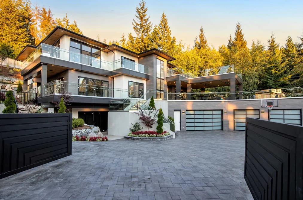 184 KINSEY DRIVE, Port Moody, BC — Residential for Sale - Photo 2