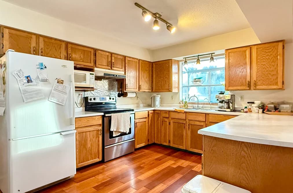 18572 76 AVENUE, Surrey, BC — Residential for Sale - Photo 2