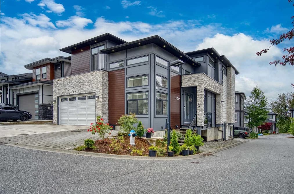 19 4295 OLD CLAYBURN ROAD, Abbotsford, BC — Residential for Sale - Main Photo