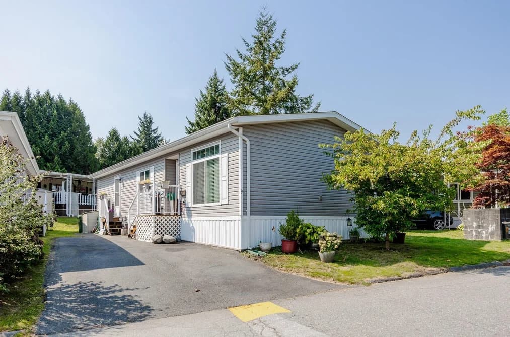 19 8220 KING GEORGE BOULEVARD, Surrey, BC — Residential for Sale - Main Photo