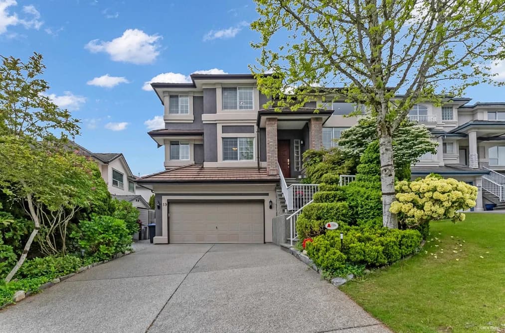 19 LINDEN COURT, Port Moody, BC — Residential for Sale - Main Photo