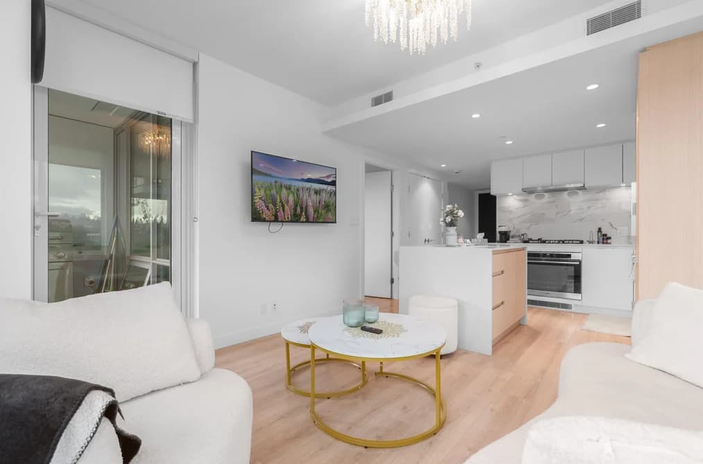 1902 1500 FERN STREET, North Vancouver, BC — Residential for Sale - Main Photo