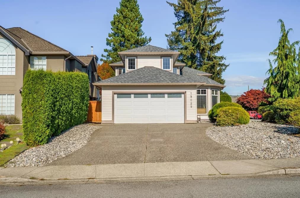 19029 118B Avenue, Pitt Meadows, BC - House for Sale - Photo 2 of 36 19029 118B Avenue, Pitt Meadows, BC - House for Sale - Photo 2 of 36
