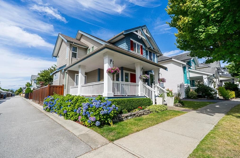 19029 68B Avenue, Surrey, BC - House for Sale - Photo 2 of 40