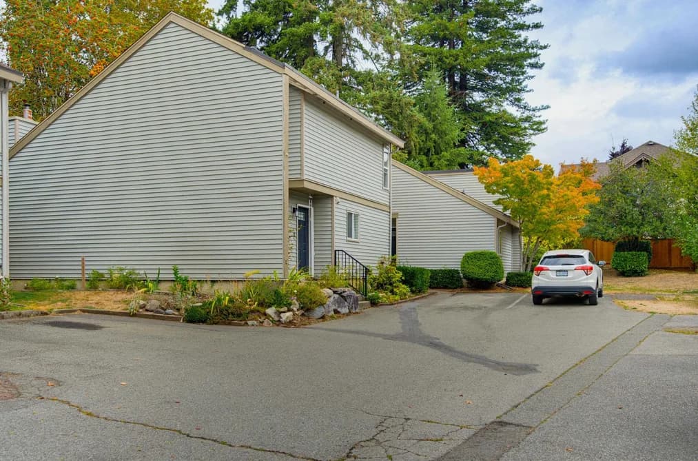 19207 FAIRWAY DRIVE, Surrey, BC — Residential for Sale - Photo 2