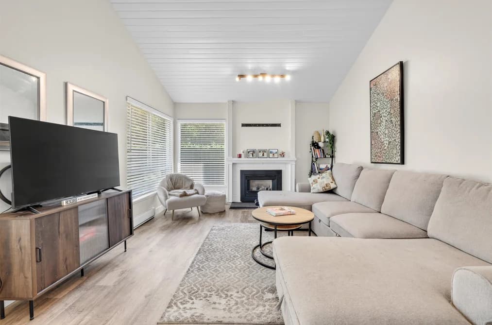 19211 FAIRWAY DRIVE, Surrey, BC — Residential for Sale - Photo 2