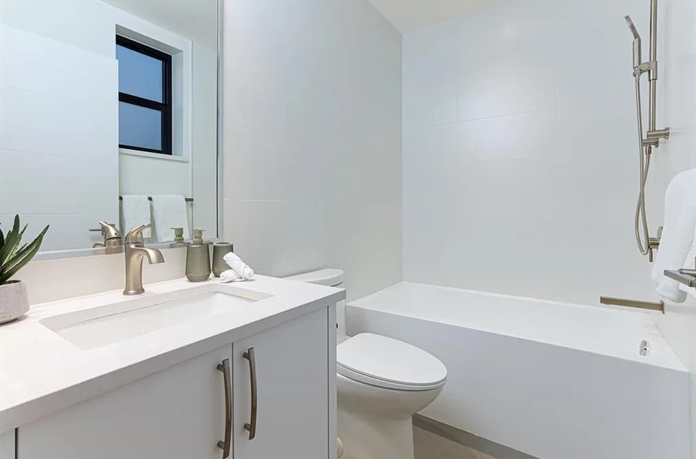 1943 E 6TH AVENUE, Vancouver, BC — Residential for Sale - Photo 2