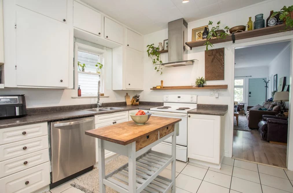 1976 WARWICK AVENUE, Port Coquitlam, BC — Residential for Sale - Main Photo