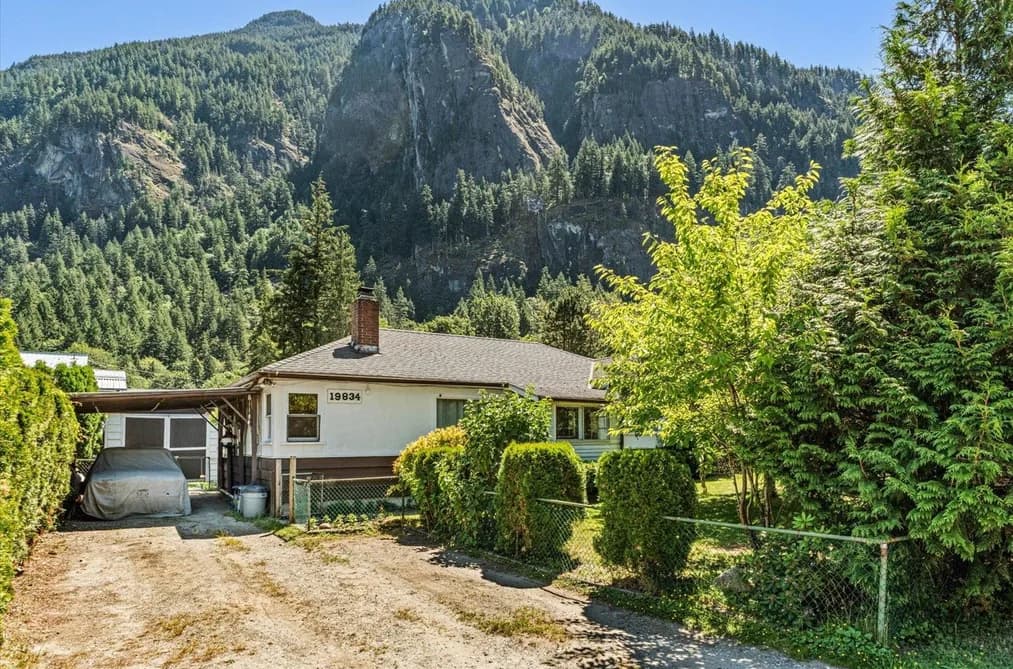 19834 PETER STREET, Hope, BC — Residential for Sale - Photo 2