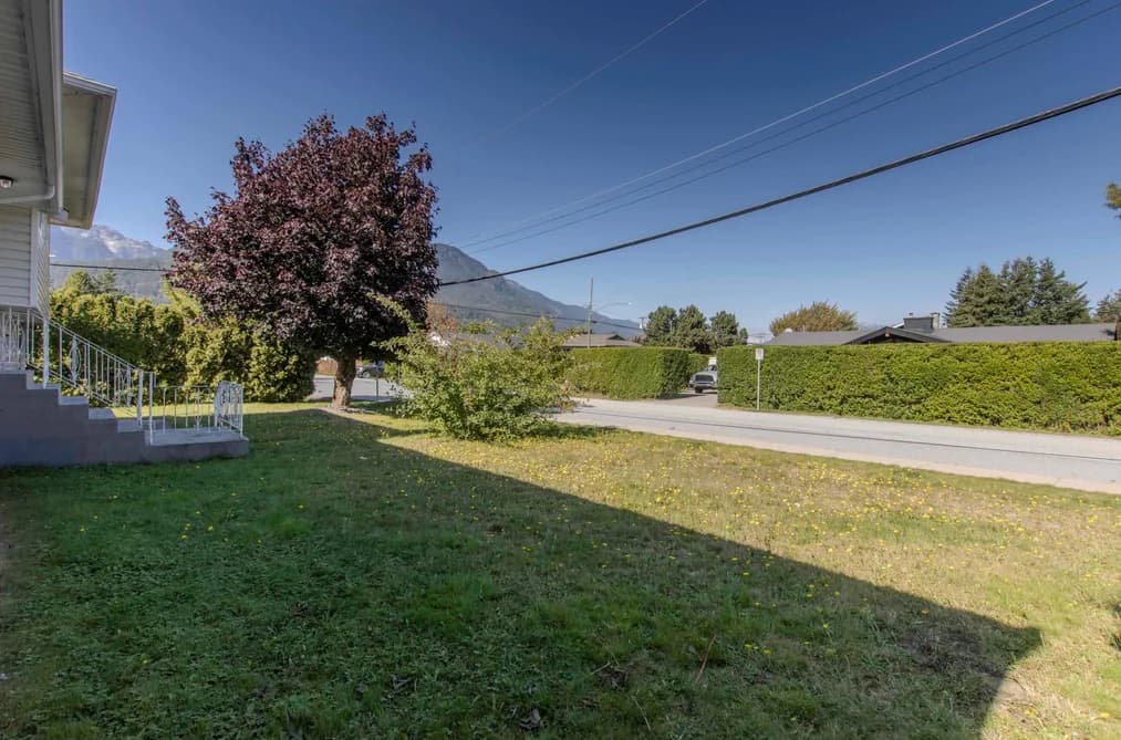 1990 DIAMOND ROAD, Squamish, BC — Residential for Sale - Photo 2