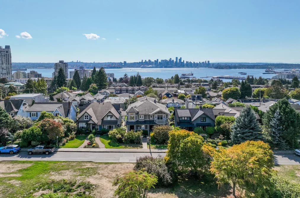 2 221 W 6TH STREET, North Vancouver, BC — Residential for Sale - Main Photo