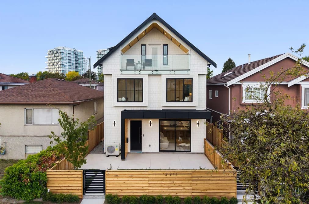2 2211 MANNERING AVENUE, Vancouver, BC — Residential for Sale - Main Photo