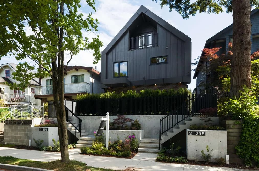 2 258 E 19 AVENUE, Vancouver, BC — Residential for Sale - Main Photo